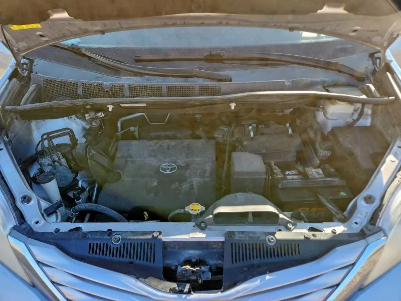 2015 TOYOTA SIENNA LE 8-PASSENGER  