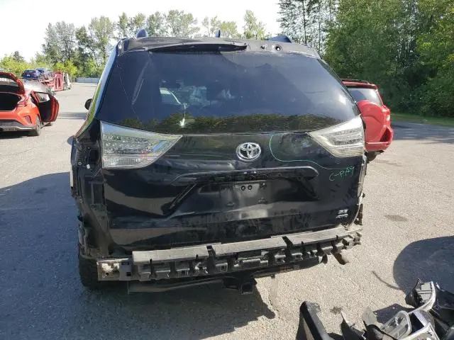 2019 TOYOTA SIENNA SE  