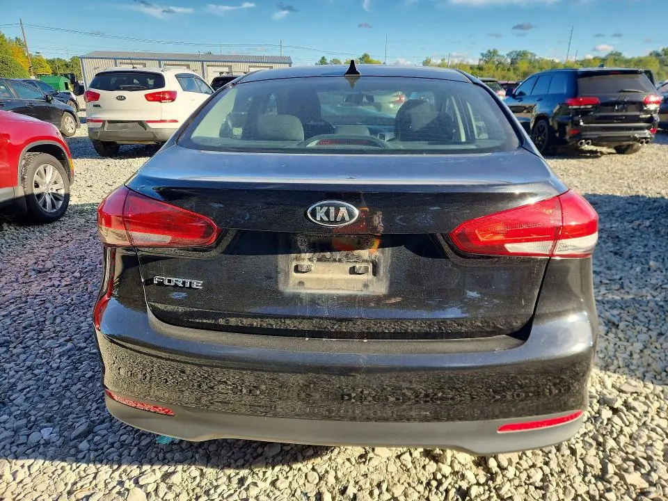 2017 KIA FORTE LX  