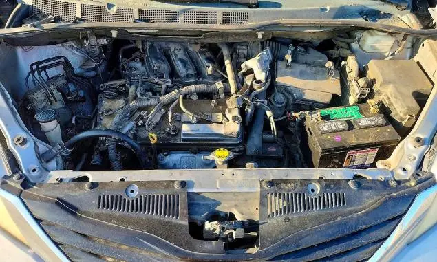 2011 TOYOTA SIENNA LE  