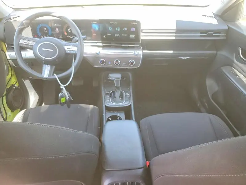 2025 HYUNDAI KONA SE  
