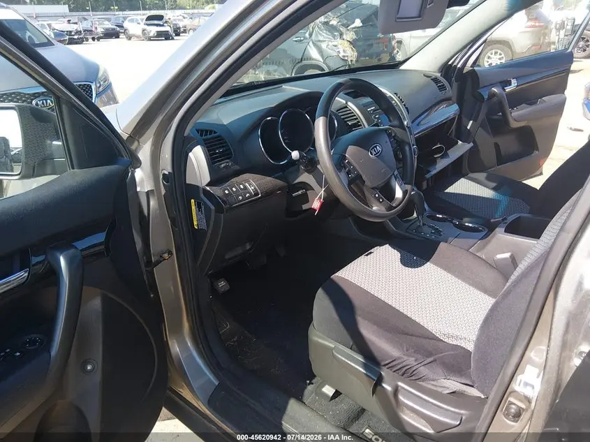 2012 KIA SORENTO LX