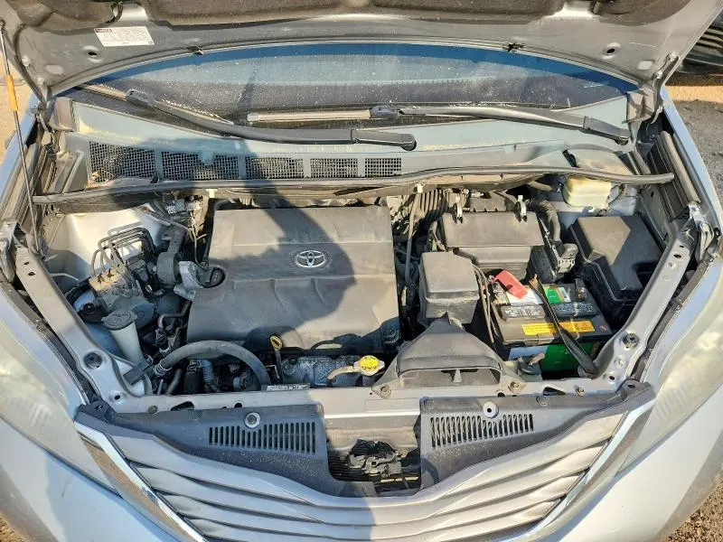 2014 TOYOTA SIENNA XLE 8-PASSENGER  
