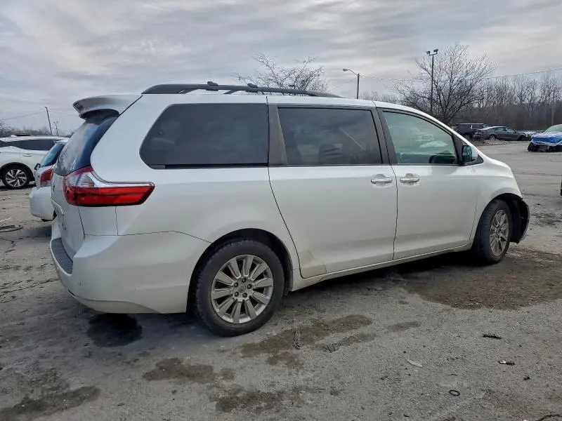 2016 TOYOTA SIENNA XLE  