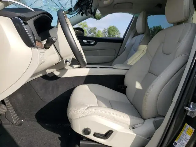 2021 VOLVO XC60 T5 MOMENTUM  