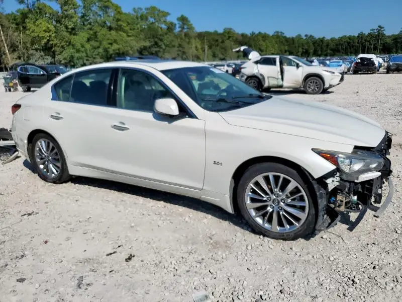 2018 INFINITI Q50 LUXE  