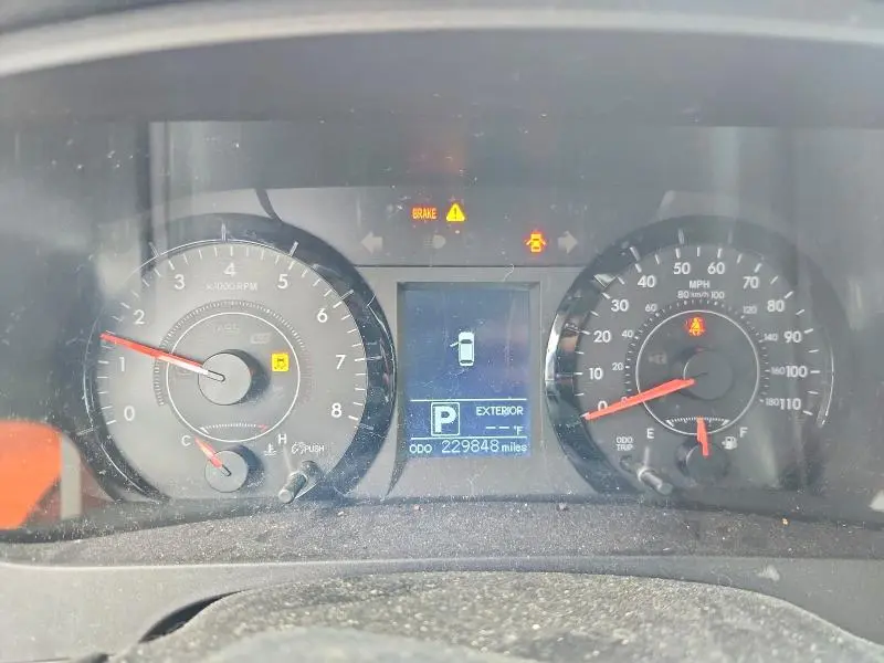 2016 TOYOTA SIENNA LE  
