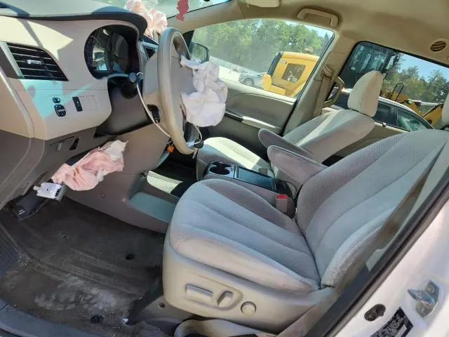 2014 TOYOTA SIENNA LE  