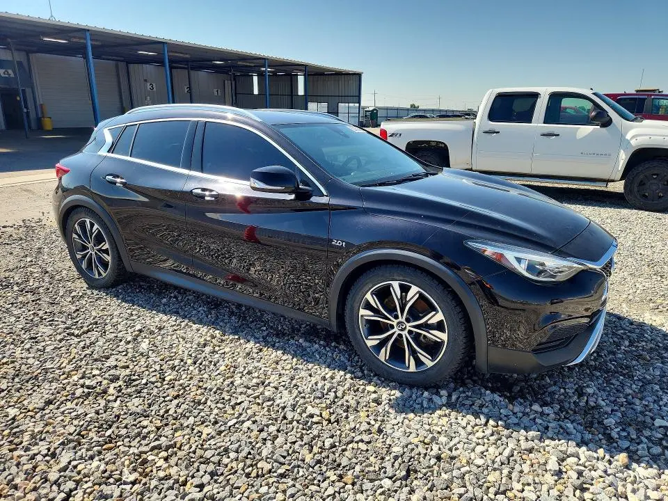 2018 INFINITI QX30 LUXURY  