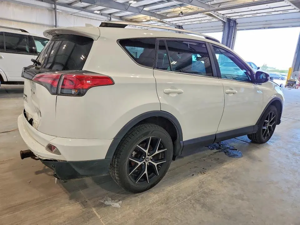 2016 TOYOTA RAV4 SE  