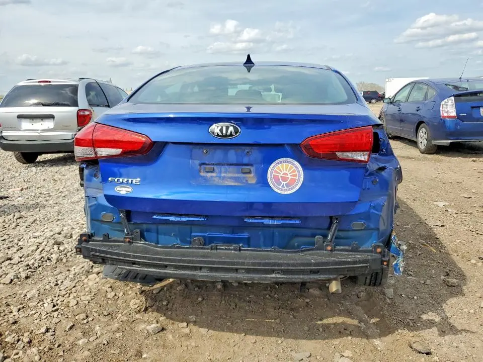 2017 KIA FORTE LX  