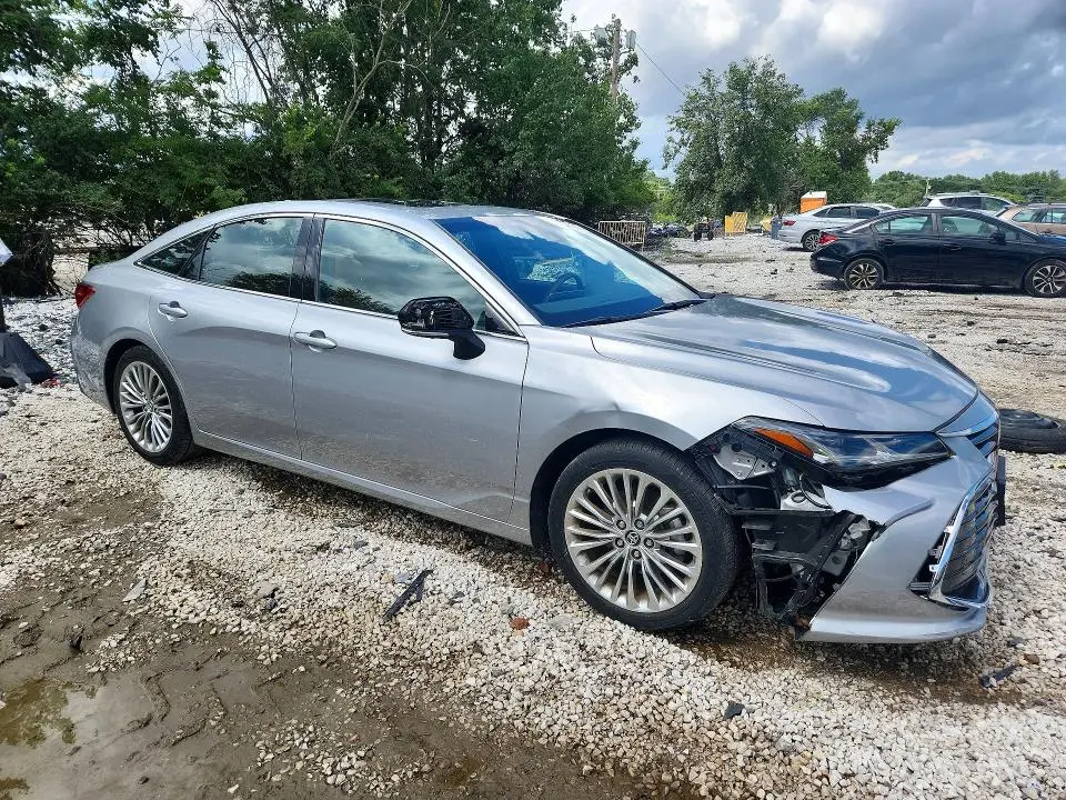 2019 TOYOTA AVALON LIMITED  