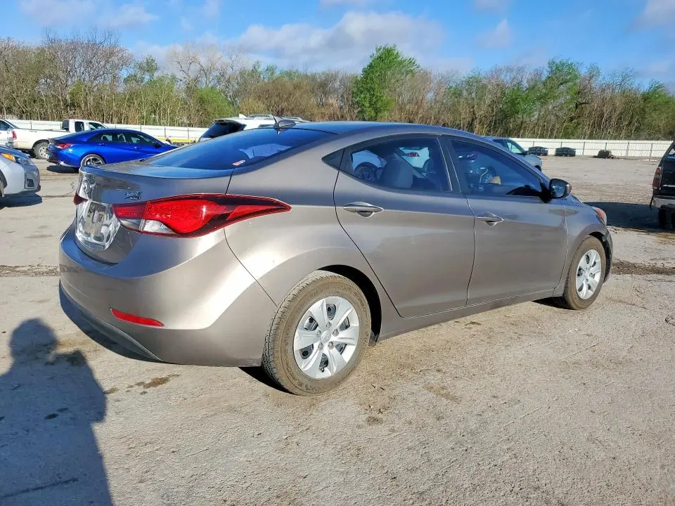 2016 HYUNDAI ELANTRA SE  