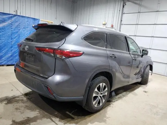 2022 TOYOTA HIGHLANDER XLE