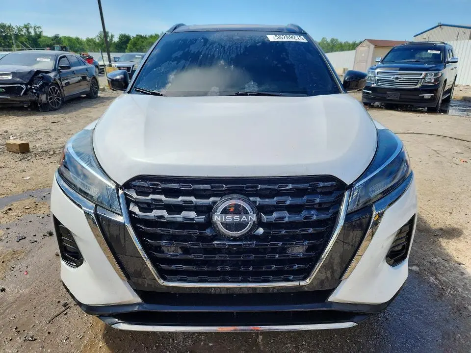 2023 NISSAN KICKS SR  