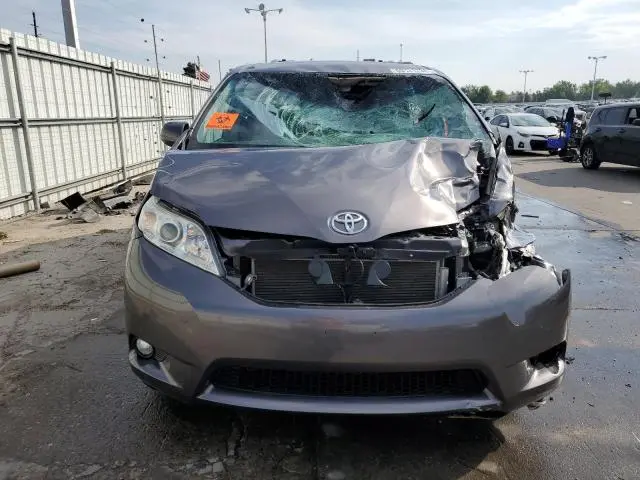 2017 TOYOTA SIENNA XLE  