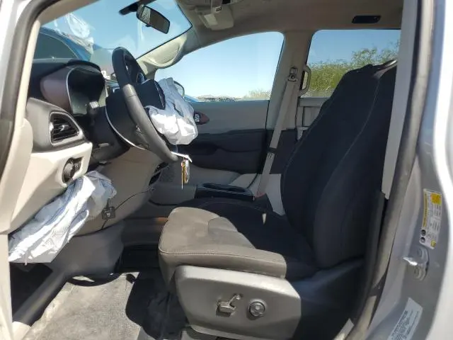 2022 CHRYSLER VOYAGER LX