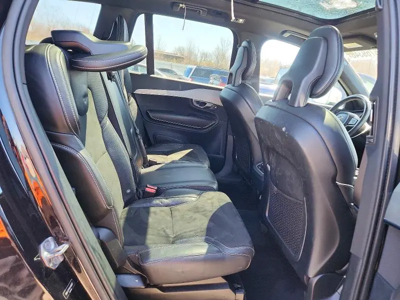 2017 VOLVO XC90 T6  