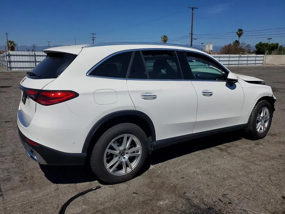 2025 MERCEDES-BENZ GLC 300  