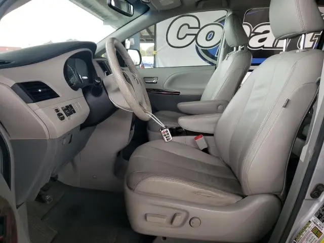 2014 TOYOTA SIENNA XLE  