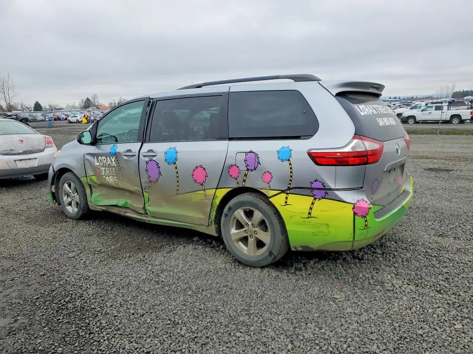 2016 TOYOTA SIENNA LE  