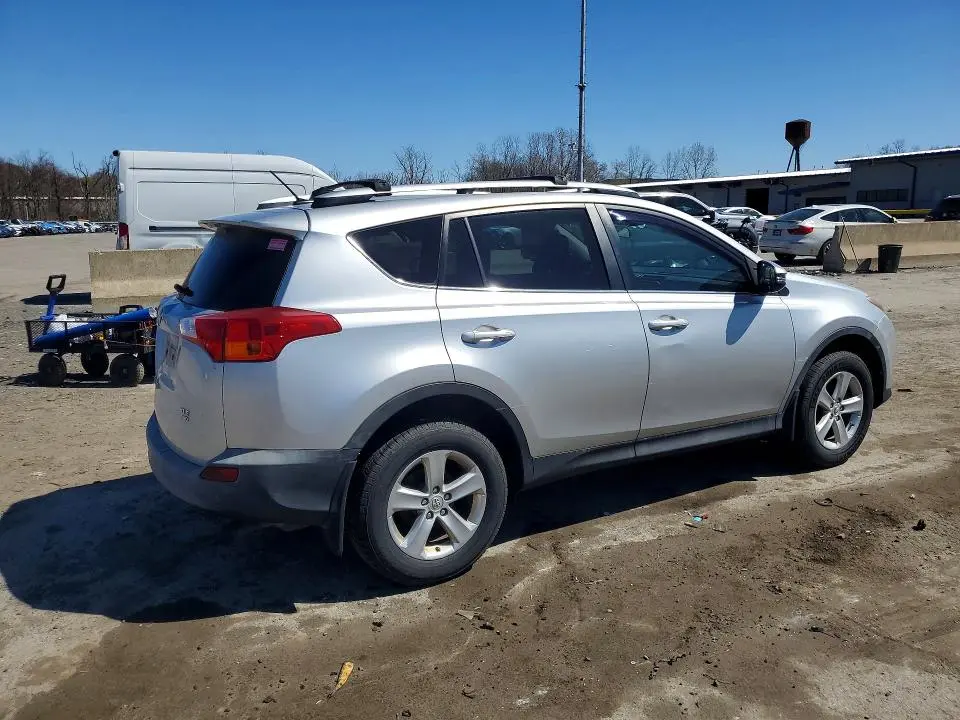2014 TOYOTA RAV4 XLE  