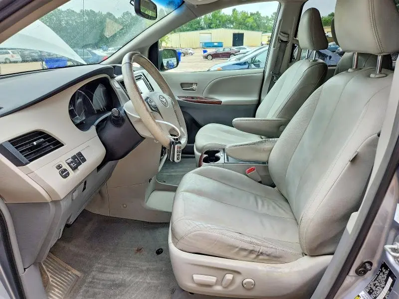 2013 TOYOTA SIENNA XLE 8-PASSENGER  