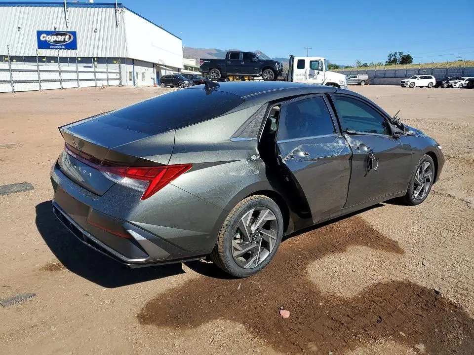 2024 HYUNDAI ELANTRA SEL  