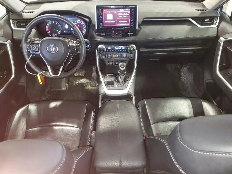 2019 TOYOTA RAV4 XLE  