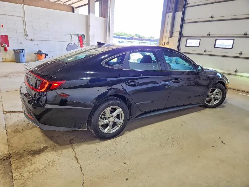 2023 HYUNDAI SONATA SE  