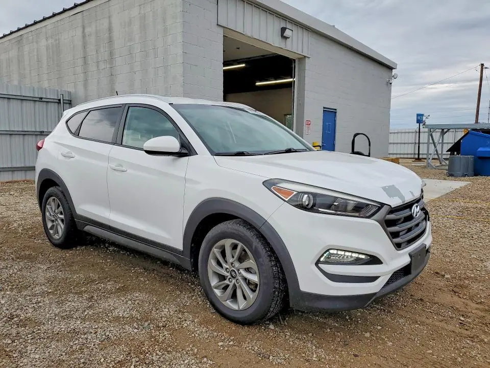2016 HYUNDAI TUCSON SE  