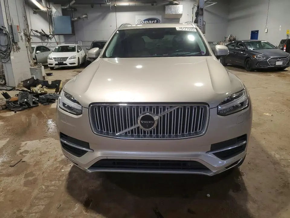 2016 VOLVO XC90 T6  