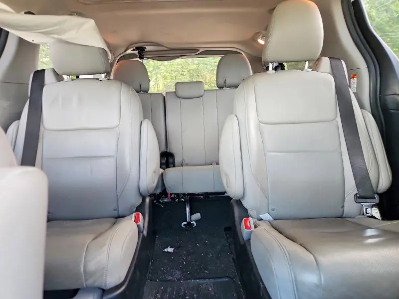 2017 TOYOTA SIENNA LIMITED PREMIUM 7-PASSENGER  
