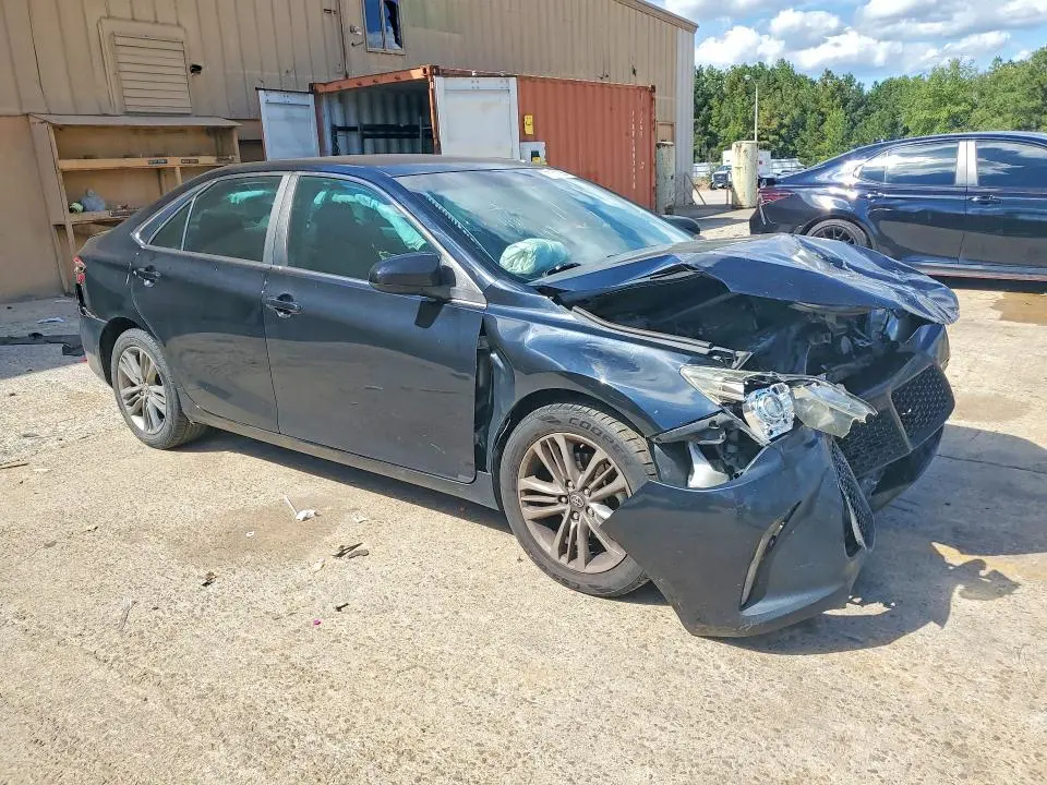 2015 TOYOTA CAMRY SE  