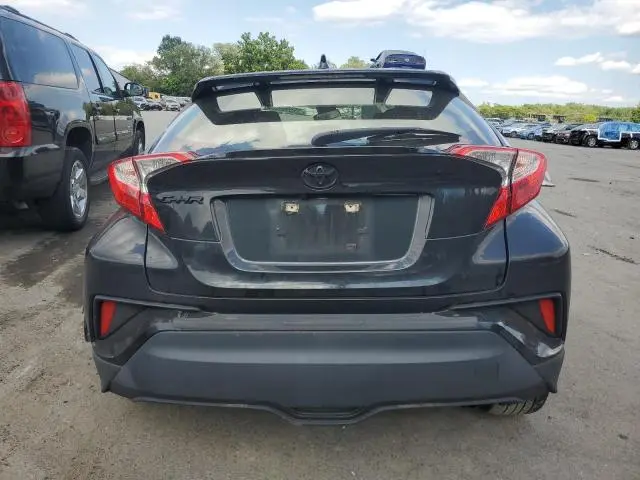 2022 TOYOTA C-HR XLE  