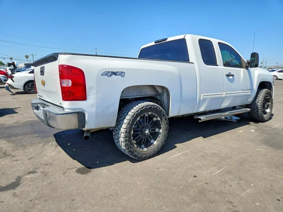 2011 CHEVROLET SILVERADO K1500 LS  