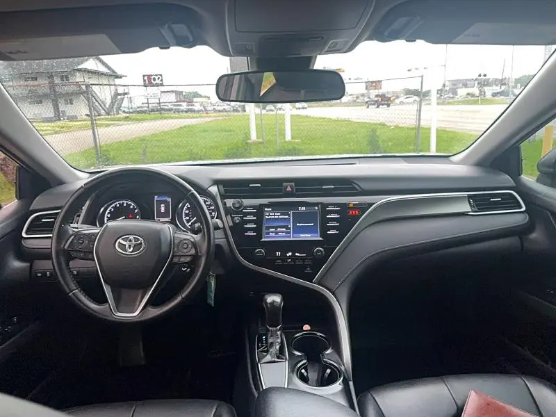 2018 TOYOTA CAMRY SE  
