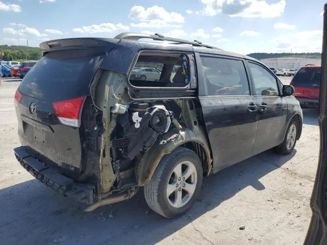 2013 TOYOTA SIENNA LE  