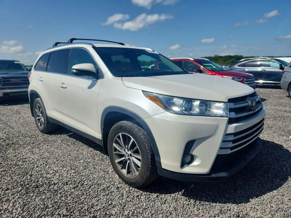 2019 TOYOTA HIGHLANDER XLE  