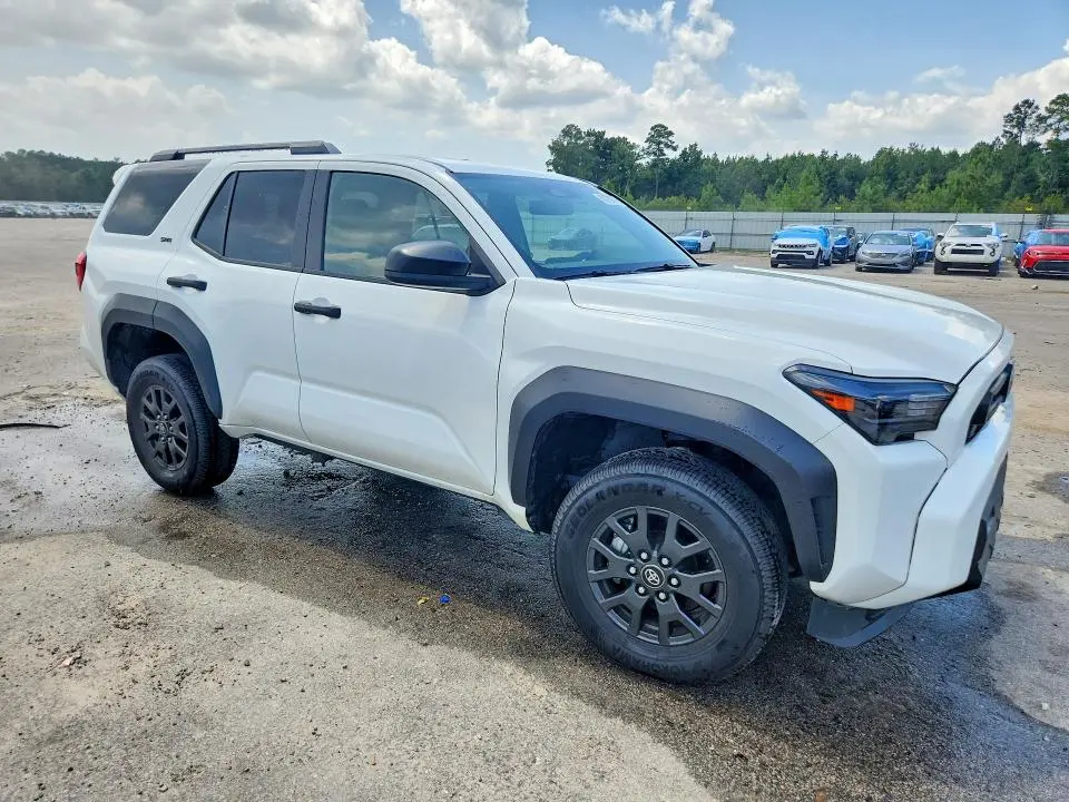 2025 TOYOTA 4RUNNER SR5  
