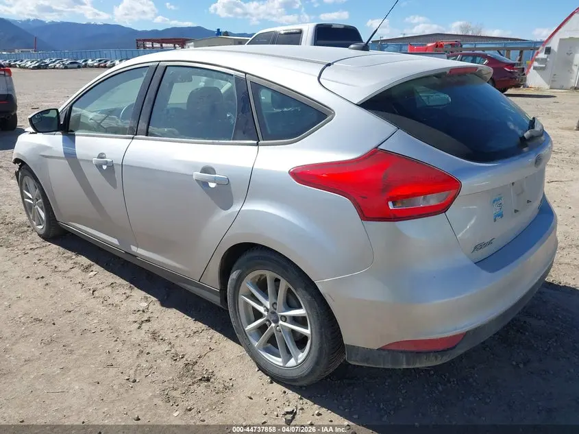2015 FORD FOCUS SE
