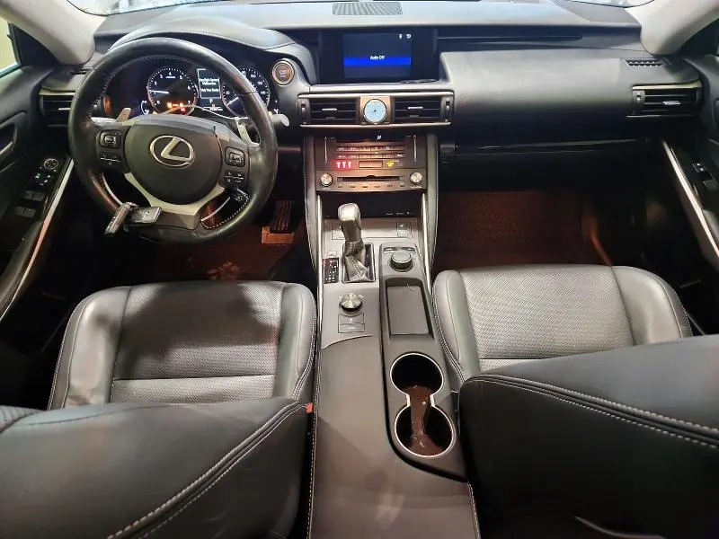 2017 LEXUS IS 300  