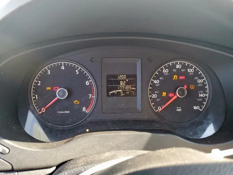 2011 VOLKSWAGEN JETTA SE  