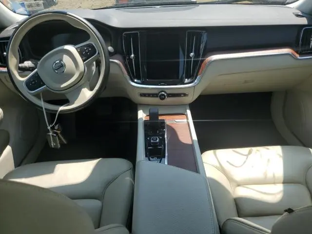 2022 VOLVO S60 B5 MOMENTUM  