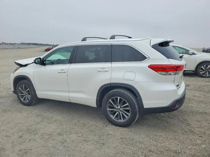 2017 TOYOTA HIGHLANDER SE  
