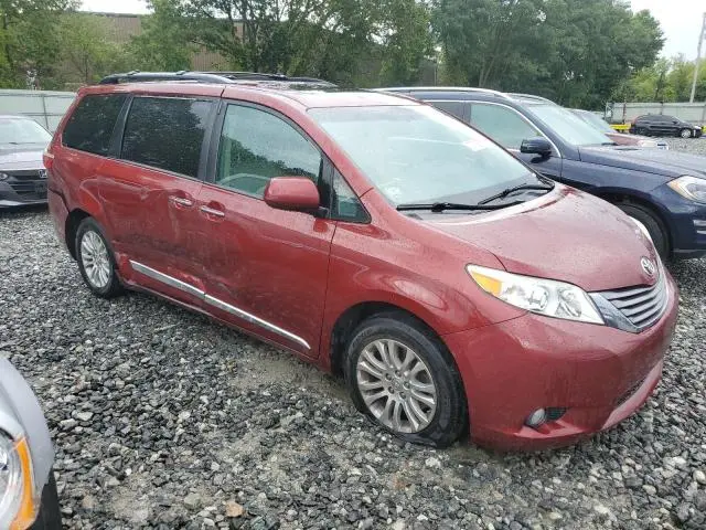 2016 TOYOTA SIENNA XLE