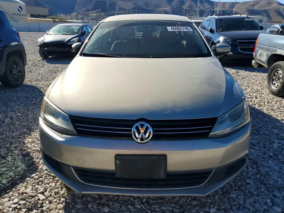 2013 VOLKSWAGEN JETTA SE  