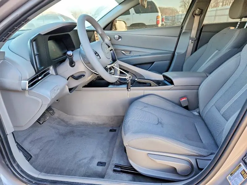 2024 HYUNDAI ELANTRA SE  