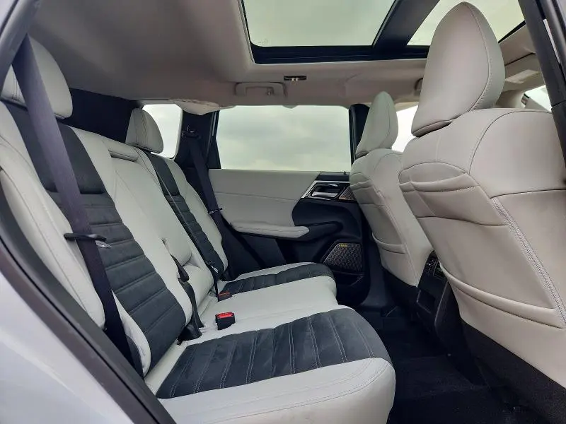 2025 MITSUBISHI OUTLANDER SE  