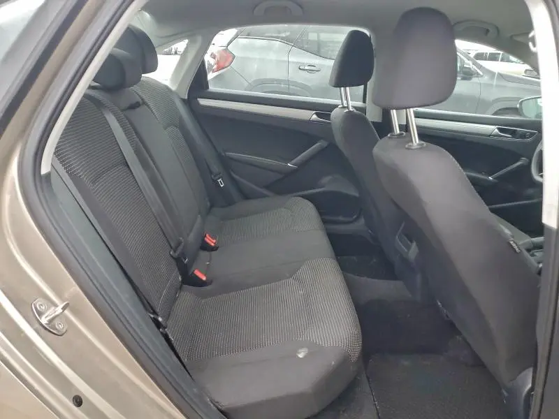 2016 VOLKSWAGEN PASSAT   